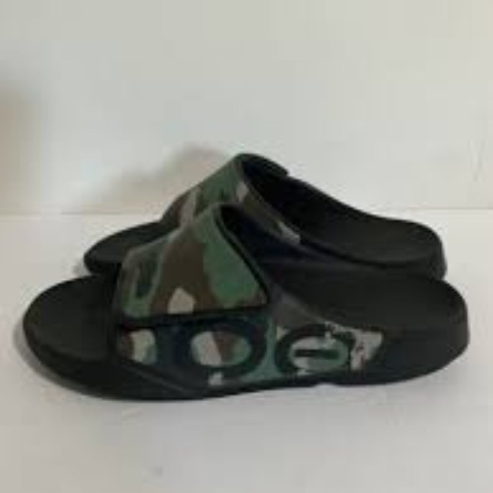 Oofos Men’s sandals 10.5 or EU43  Like New